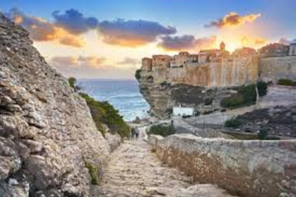 Superbe T2 Neuf Bonifacio Avec Parking Gratuit Apartment Exterior photo